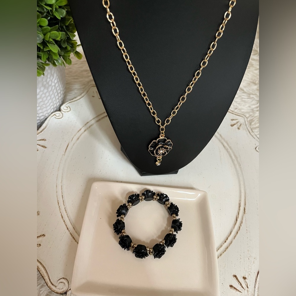 Fashion gold tone and black rose necklace and earrings bundle nwot - Picture 5 of 7